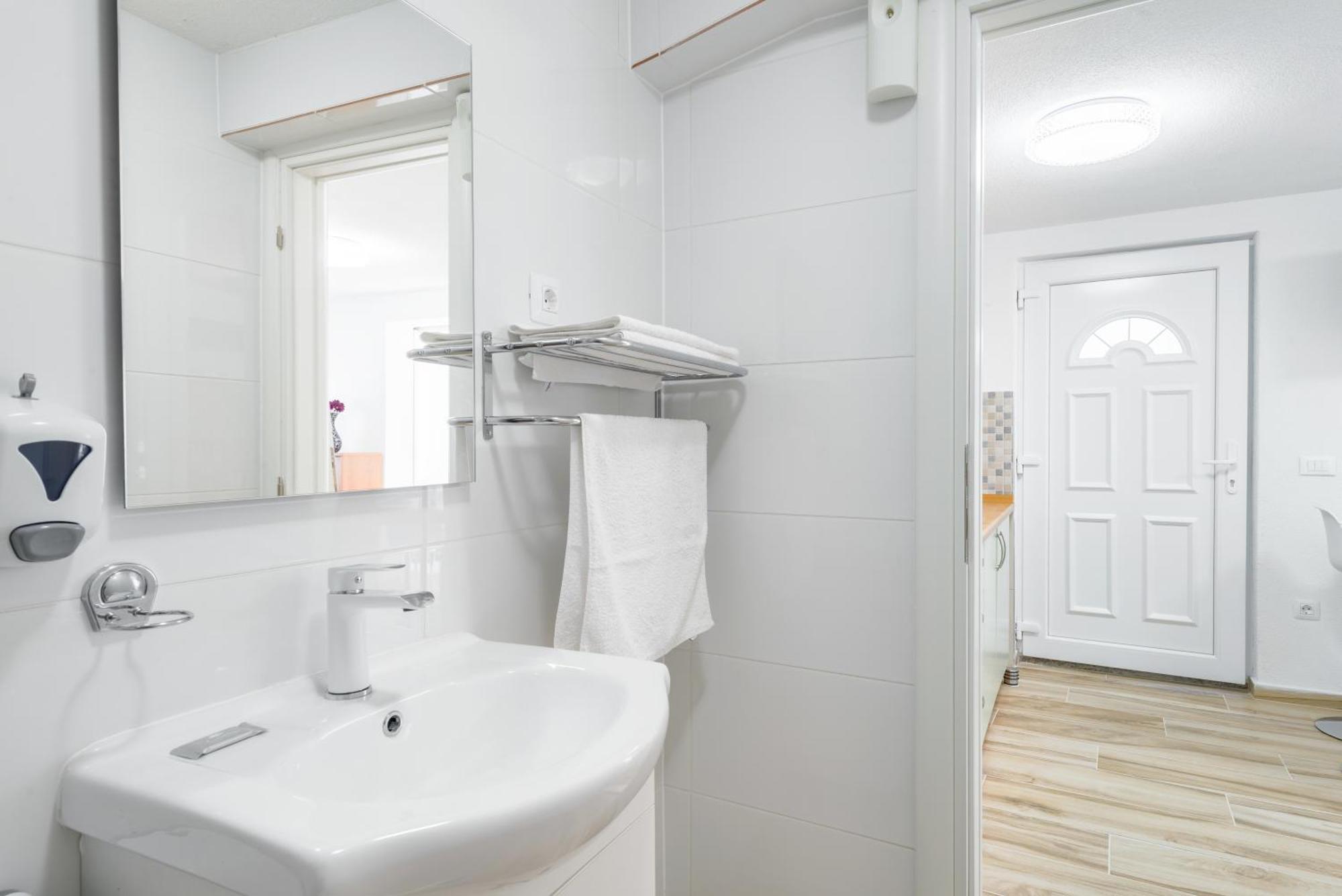 Apartments By The Sea Baska Voda, Makarska - 17570 Room photo